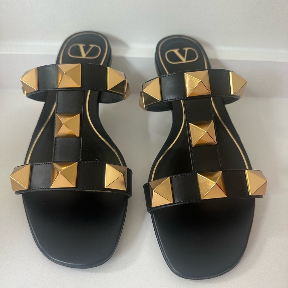 Valentino Black Roman Flat Sandals size 37.5 EU/7.5 US